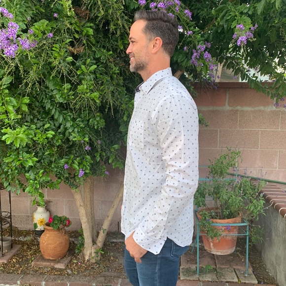 Express Fitted Button Down - Picture 4 of 7